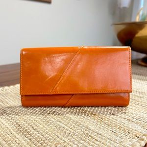 Hobo Charger Wallet- Amber